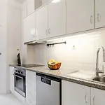 아파트 Modern & Cozy Flat With Workspace By Hostwise