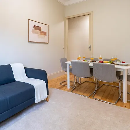 Modern & Cozy Flat With Workspace By Hostwise 포르투