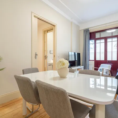 아파트 Modern & Cozy Flat With Workspace By Hostwise *