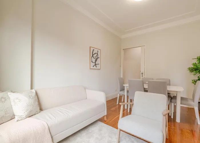 Modern & Cozy Flat With Workspace By Hostwise Oporto