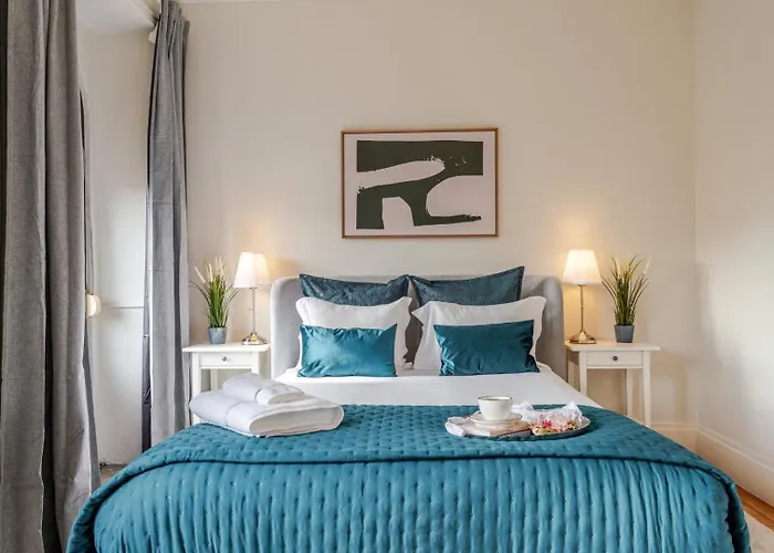 Modern & Cozy Flat With Workspace By Hostwise