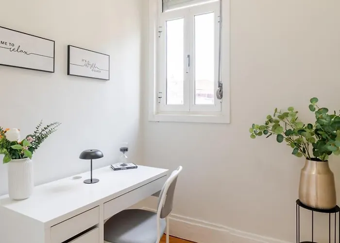 Modern & Cozy Flat With Workspace By Hostwise Oporto