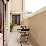 Modern & Cozy Flat With Workspace By Hostwise Lägenhet *