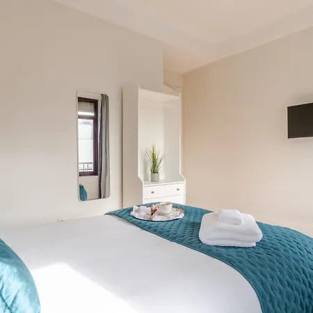 Modern & Cozy Flat With Workspace By Hostwise Appartement *
