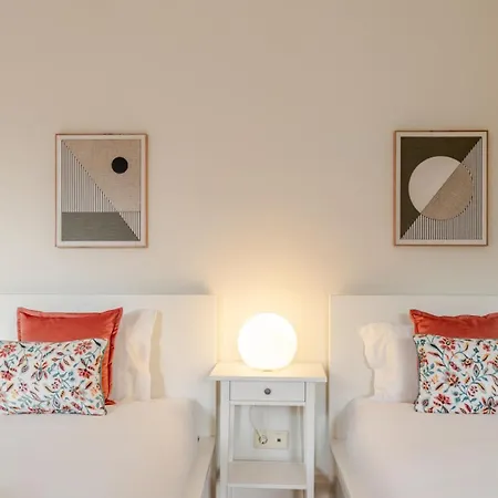 Modern & Cozy Flat With Workspace By Hostwise Διαμέρισμα *