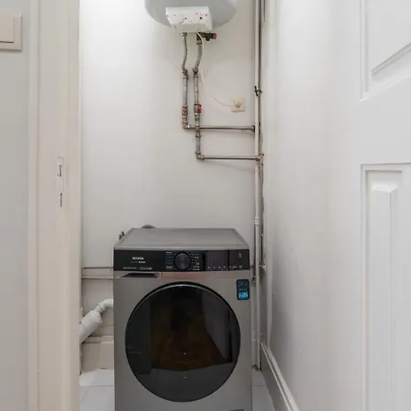 Modern & Cozy Flat With Workspace By Hostwise * 波尔图