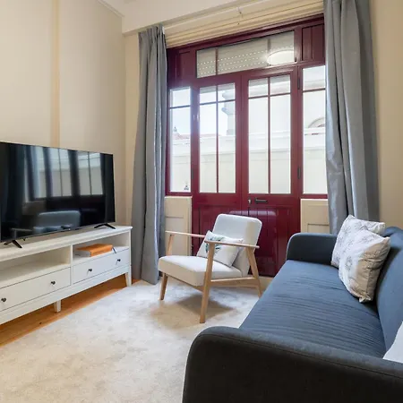 Modern & Cozy Flat With Workspace By Hostwise Lejlighed