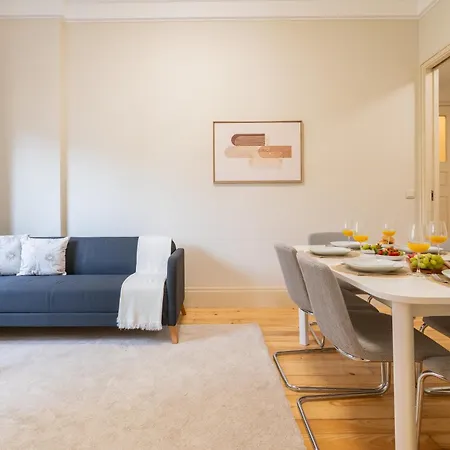 Modern & Cozy Flat With Workspace By Hostwise *