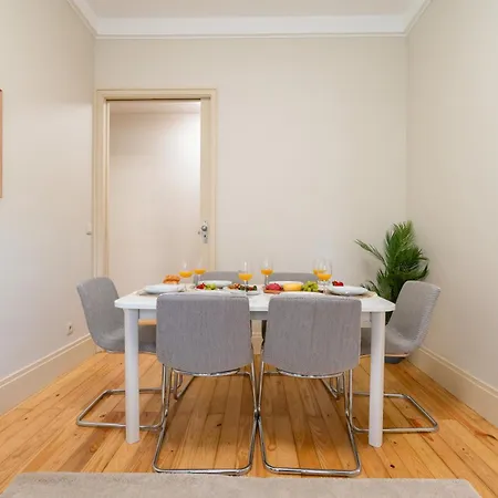 Modern & Cozy Flat With Workspace By Hostwise