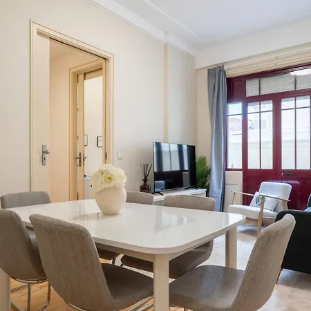 Apartment Modern & Cozy Flat With Workspace By Hostwise *