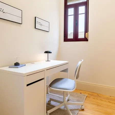 Modern & Cozy Flat With Workspace By Hostwise Πόρτο