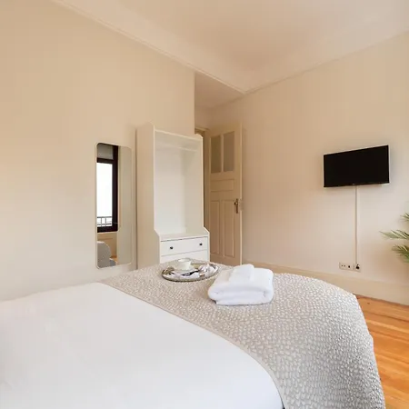 Modern & Cozy Flat With Workspace By Hostwise Appartement