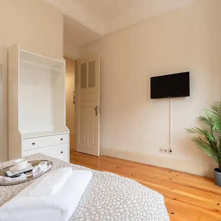 Modern & Cozy Flat With Workspace By Hostwise Oporto