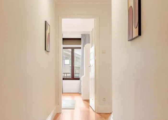 Modern & Cozy Flat With Workspace By Hostwise Lejlighed