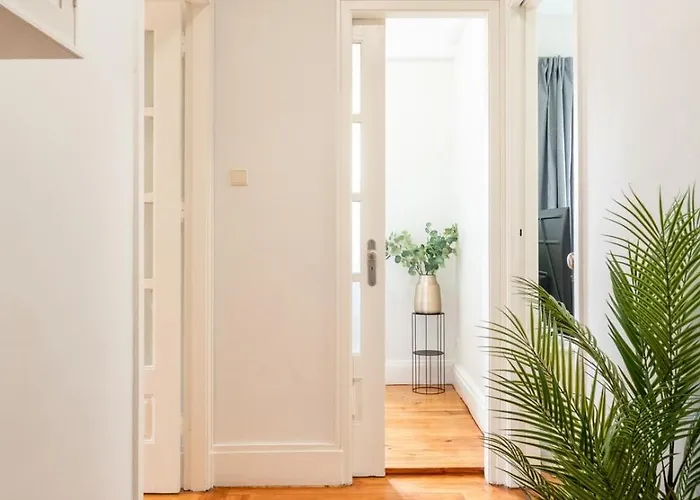 Modern & Cozy Flat With Workspace By Hostwise