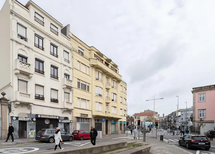 Modern & Cozy Flat With Workspace By Hostwise Porto