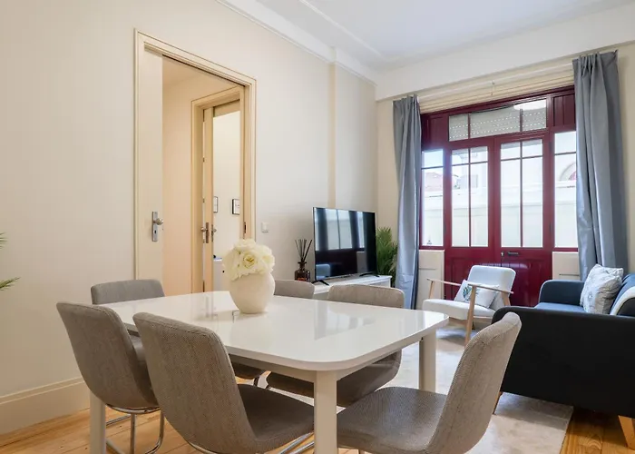 Apartment Modern & Cozy Flat With Workspace By Hostwise *