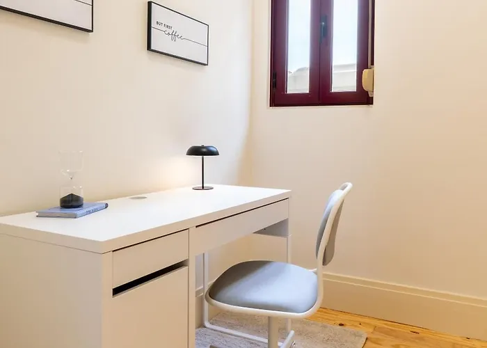 Modern & Cozy Flat With Workspace By Hostwise Porto