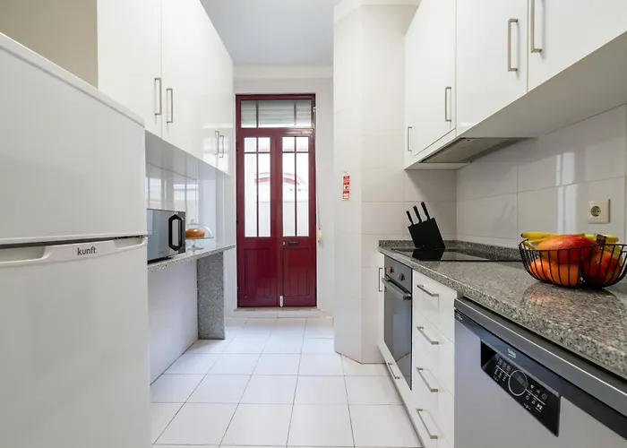 Apartment Modern & Cozy Flat With Workspace By Hostwise *