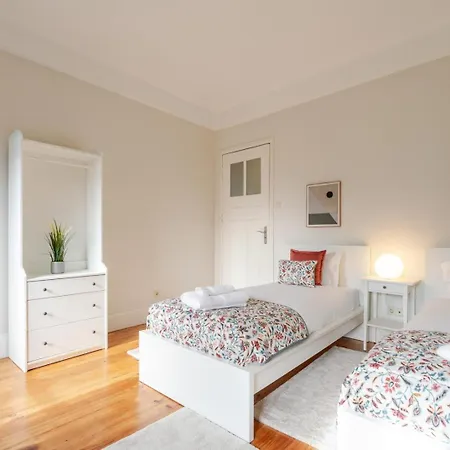 Modern & Cozy Flat With Workspace By Hostwise דירה