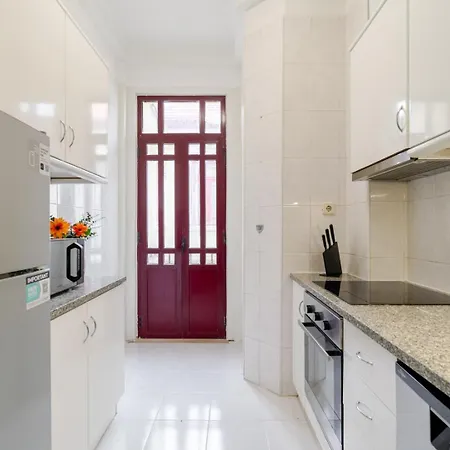 Modern & Cozy Flat With Workspace By Hostwise