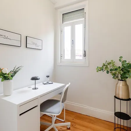 Modern & Cozy Flat With Workspace By Hostwise Porto