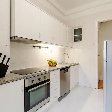 Modern & Cozy Flat With Workspace By Hostwise Porto