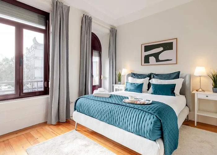 Apartamento Modern & Cozy Flat With Workspace By Hostwise